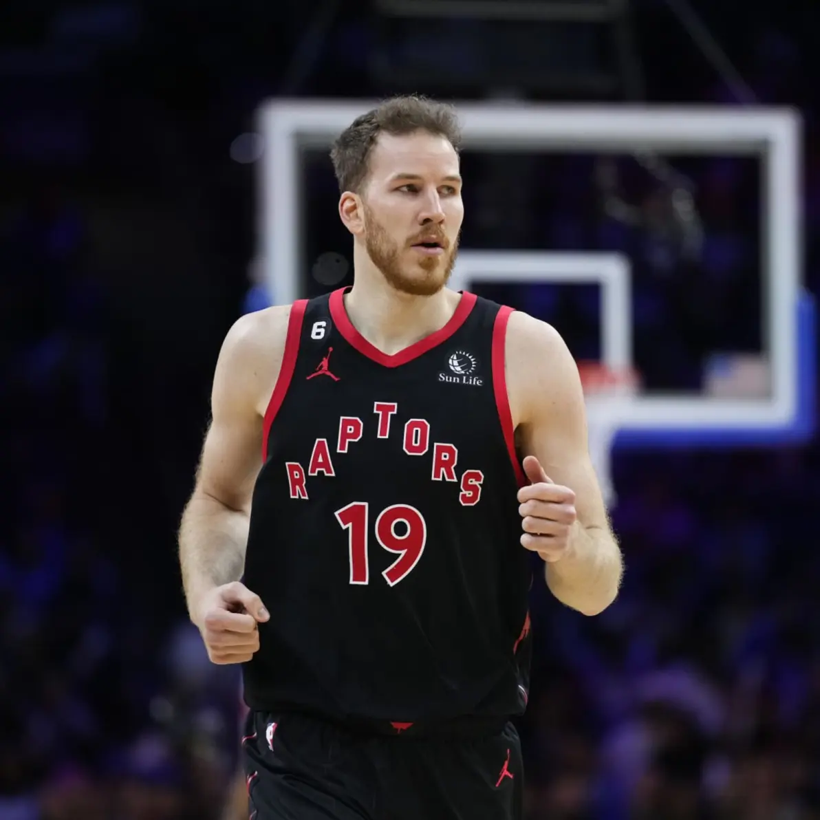 九游体育-里程碑夜!多伦多猛龙防线松动,NBA总决赛集结日刷纪录,气氛紧张,团队化学反应显著